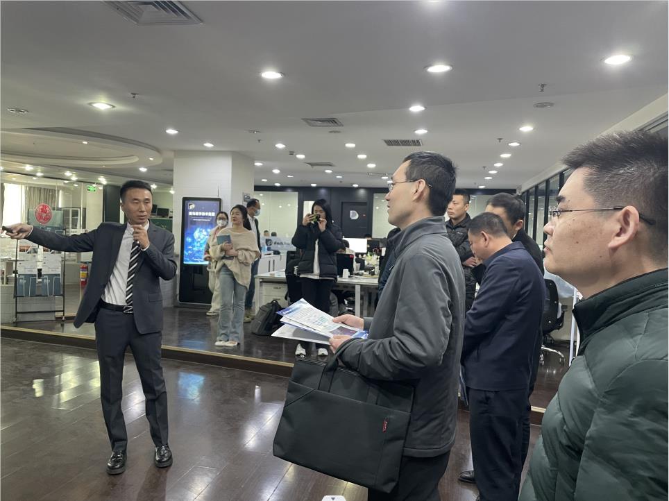 省工業(yè)和信息化廳軟件與信息服務業(yè)處副處長